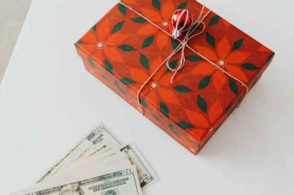 How Much Money Can Be Legally Given to a Family Member as a Gift UK