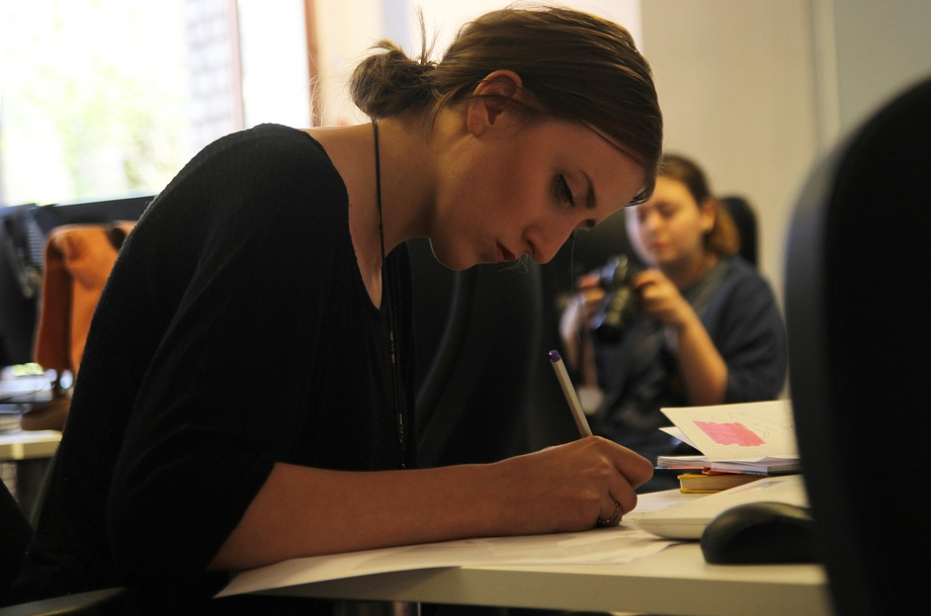 Are you looking for high-paying jobs in the UK that don’t require experience or a degree
