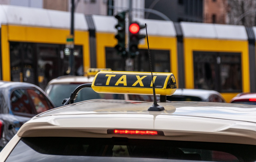 Do long-distance taxi fares (over 10 miles) cost more per mile in the UK