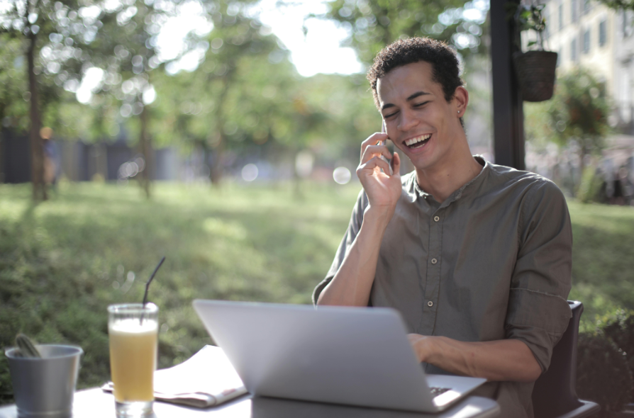When Should You Call the Universal Credit Contact Number
